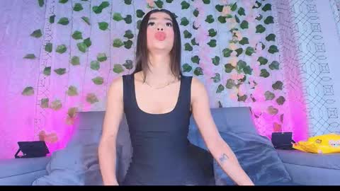 Snapshot of colett_hall chatting on October 25, 12:02 pm colett online show from October 25, 12:02 pm