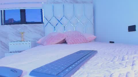 Snapshot of colett_hall chatting on October 31, 11:55 am colett online show from October 31, 11:55 am