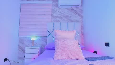 Snapshot of colett_hall chatting on November 5, 12:05 pm colett online show from November 5, 12:05 pm