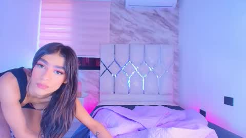 Snapshot of colett_hall chatting on November 7, 12:05 pm colett online show from November 7, 12:05 pm