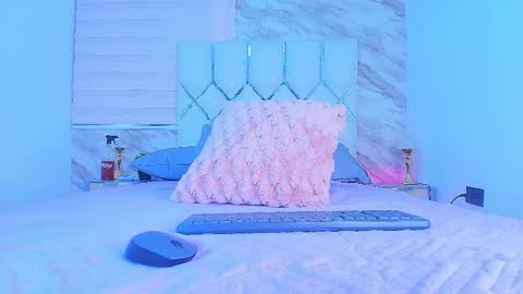 Snapshot of colett_hall chatting on November 19, 11:54 am colett online show from November 19, 11:54 am