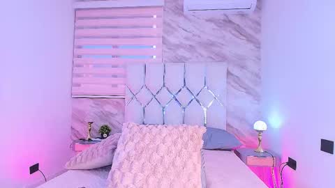 Snapshot of colett_hall chatting on November 21, 12:04 pm colett online show from November 21, 12:04 pm