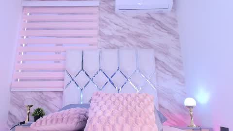 Snapshot of colett_hall chatting on November 22, 12:04 pm colett online show from November 22, 12:04 pm