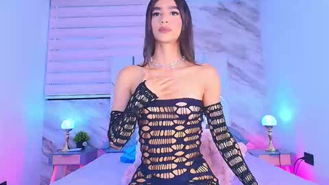 Snapshot of colett_hall chatting on November 23, 12:05 pm colett online show from November 23, 12:05 pm