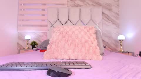 Snapshot of colett_hall chatting on November 25, 11:54 am colett online show from November 25, 11:54 am