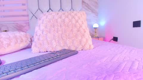 Snapshot of colett_hall chatting on November 28, 12:08 pm colett online show from November 28, 12:08 pm