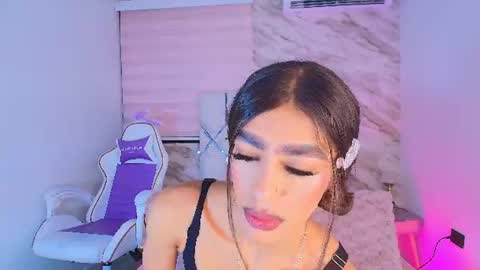 colett online show from June 27, 11:59 am