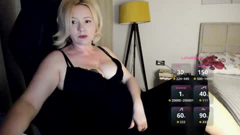 Snapshot of colette1w chatting on June 30, 10:16 am Olga. online show from June 30, 10:16 am