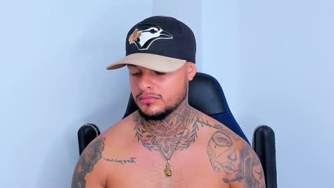 colin_fox1 online show from March 24, 5:07 pm