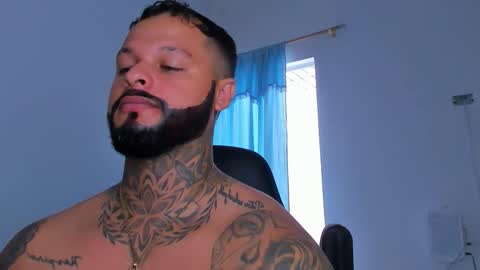 colin_fox1 online show from March 27, 5:01 pm