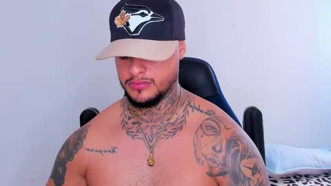 colin_fox1 online show from March 30, 6:09 pm