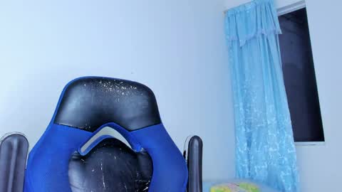 colin_fox1 online show from April 9, 12:10 am