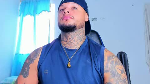 colin_fox1 online show from April 12, 3:28 pm