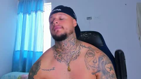 colin_fox1 online show from April 13, 4:12 pm