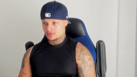 Snapshot of colin_prince2 chatting on December 24, 3:27 am COLIN online show from December 24, 3:27 am