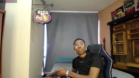 Snapshot of collemanstone chatting on November 13, 8:52 pm CollemanStone online show from November 13, 8:52 pm