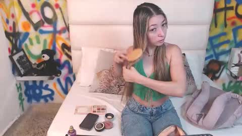 Snapshot of collins_aria chatting on December 17, 11:49 am valentina online show from December 17, 11:49 am