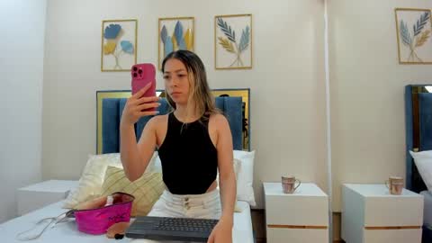 Snapshot of collins_aria chatting on May 28, 12:24 pm valentina online show from May 28, 12:24 pm