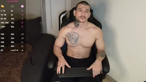 Snapshot of colombianmuscle8 chatting on January 30, 2:16 am colombianmuscle8 online show from January 30, 2:16 am