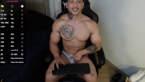 Snapshot of colombianmuscle8 chatting on June 10, 3:50 am colombianmuscle8 online show from June 10, 3:50 am