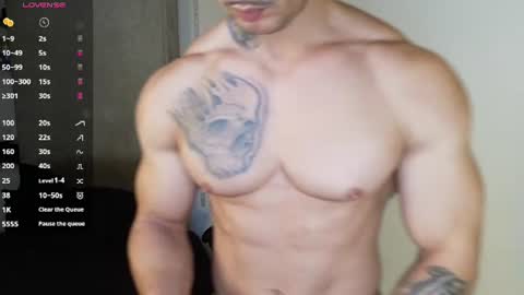 Snapshot of colombianmuscle8 chatting on June 19, 1:21 am colombianmuscle8 online show from June 19, 1:21 am
