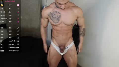 Snapshot of colombianmuscle8 chatting on July 25, 1:47 am colombianmuscle8 online show from July 25, 1:47 am