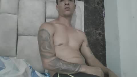Snapshot of colombianotatto24 chatting on May 20, 2:51 am colombianotatto24 online show from May 20, 2:51 am