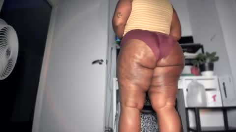 Snapshot of colorfullydark chatting on September 26, 6:17 am Noni online show from September 26, 6:17 am