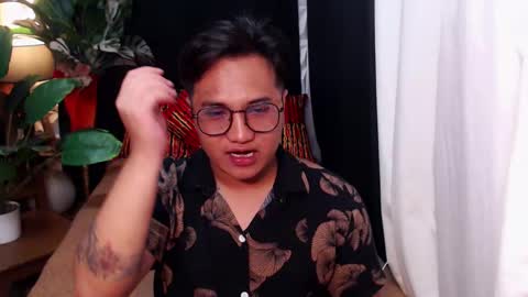 Snapshot of colossalboy chatting on January 1, 3:57 pm Sunny online show from January 1, 3:57 pm