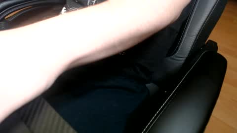 Snapshot of commanderchip chatting on March 1, 12:01 pm commanderchip online show from March 1, 12:01 pm