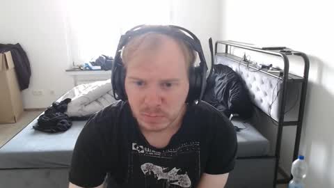 Snapshot of commanderchip chatting on October 19, 12:39 pm commanderchip online show from October 19, 12:39 pm