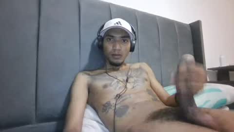 Snapshot of comoseria1927realg4life chatting on June 21, 4:48 am comoseria1927realg4life online show from June 21, 4:48 am