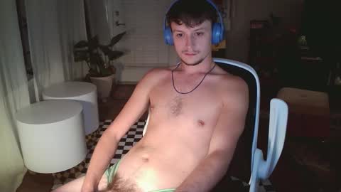 Snapshot of connertwunk chatting on March 14, 12:28 am ConnerTwunk online show from March 14, 12:28 am