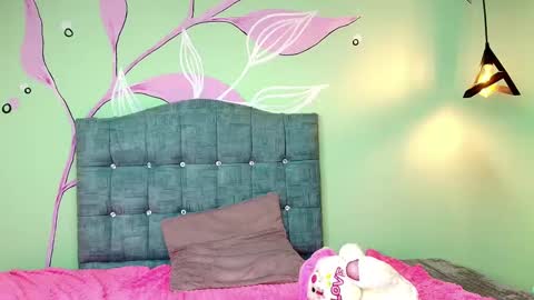Snapshot of connie_bell chatting on March 4, 3:15 pm C O N N I E online show from March 4, 3:15 pm