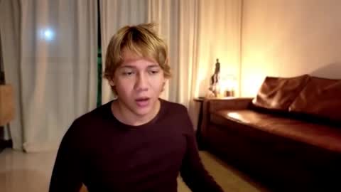 Snapshot of connie_varela chatting on February 7, 12:25 am new account online show from February 7, 12:25 am