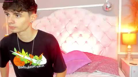 Snapshot of connor_and_angel chatting on October 13, 12:38 pm connor_and_angel online show from October 13, 12:38 pm