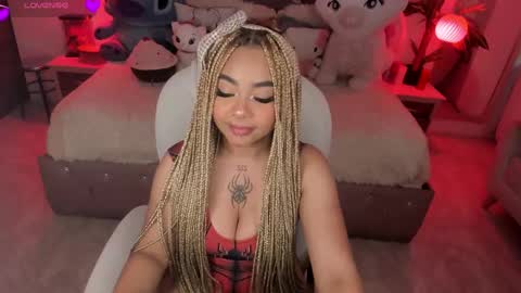 Snapshot of conny_curly chatting on February 17, 10:58 pm Conny online show from February 17, 10:58 pm