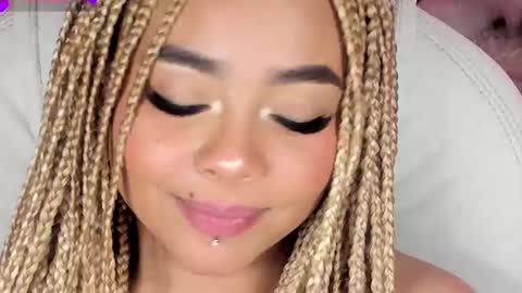 Snapshot of conny_curly chatting on March 6, 4:49 pm Conny online show from March 6, 4:49 pm