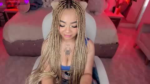 Snapshot of conny_curly chatting on March 7, 1:40 pm Conny online show from March 7, 1:40 pm