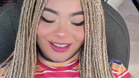 Snapshot of conny_curly chatting on November 4, 2:27 pm Conny online show from November 4, 2:27 pm