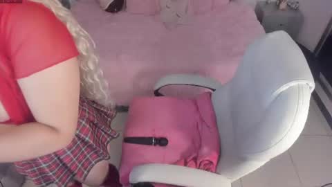 Snapshot of conny_curly chatting on July 7, 12:42 pm Conny online show from July 7, 12:42 pm