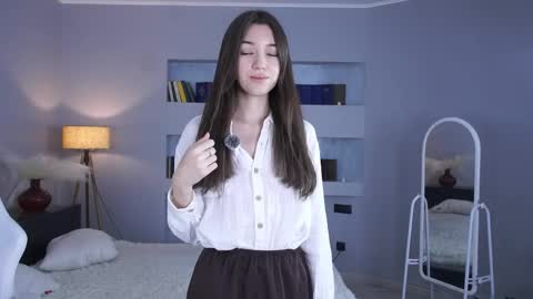 Ellie online show from April 5, 10:01 am