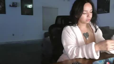 Snapshot of controllercutie chatting on November 1, 11:34 am controllercutie online show from November 1, 11:34 am