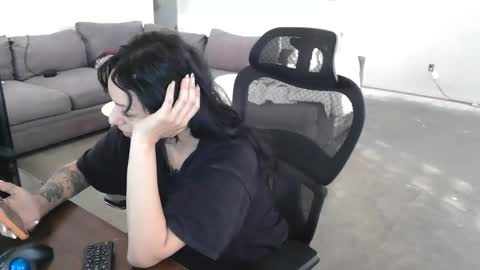 controllercutie online show from January 15, 1:37 pm