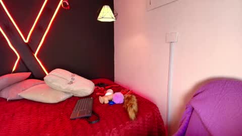 Snapshot of cookie_bit_ chatting on November 9, 12:20 am cookie_bit_ online show from November 9, 12:20 am