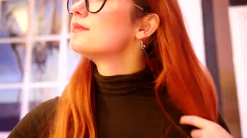 Snapshot of coolteacher chatting on September 19, 7:10 am Ginger The Cringer online show from September 19, 7:10 am