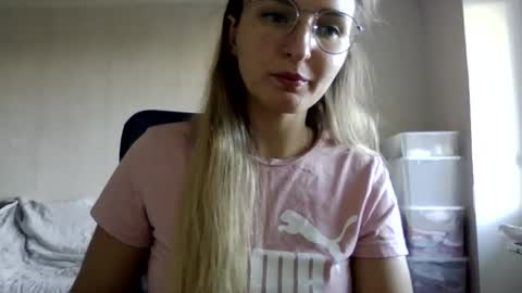 Snapshot of cora_fora chatting on September 13, 2:28 pm cora_fora online show from September 13, 2:28 pm