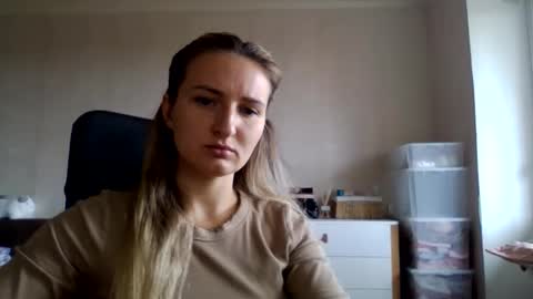 Snapshot of cora_fora chatting on September 16, 8:04 am cora_fora online show from September 16, 8:04 am