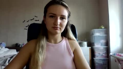 Snapshot of cora_fora chatting on October 7, 9:28 am cora_fora online show from October 7, 9:28 am