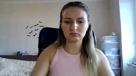 Snapshot of cora_fora chatting on October 9, 8:45 am cora_fora online show from October 9, 8:45 am